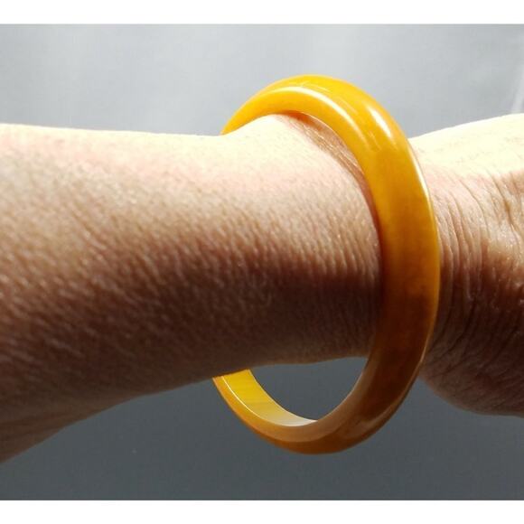 Vintage Lucite Butterscotch Bangle Bracelet, 1950s, - Picture 3 of 10